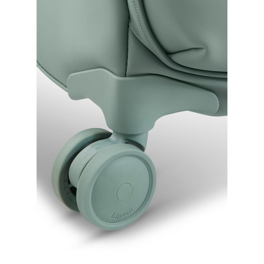 Lipault LOST IN BERLIN Valise Cabin 2.0 in the color Vert yoga. image number 7