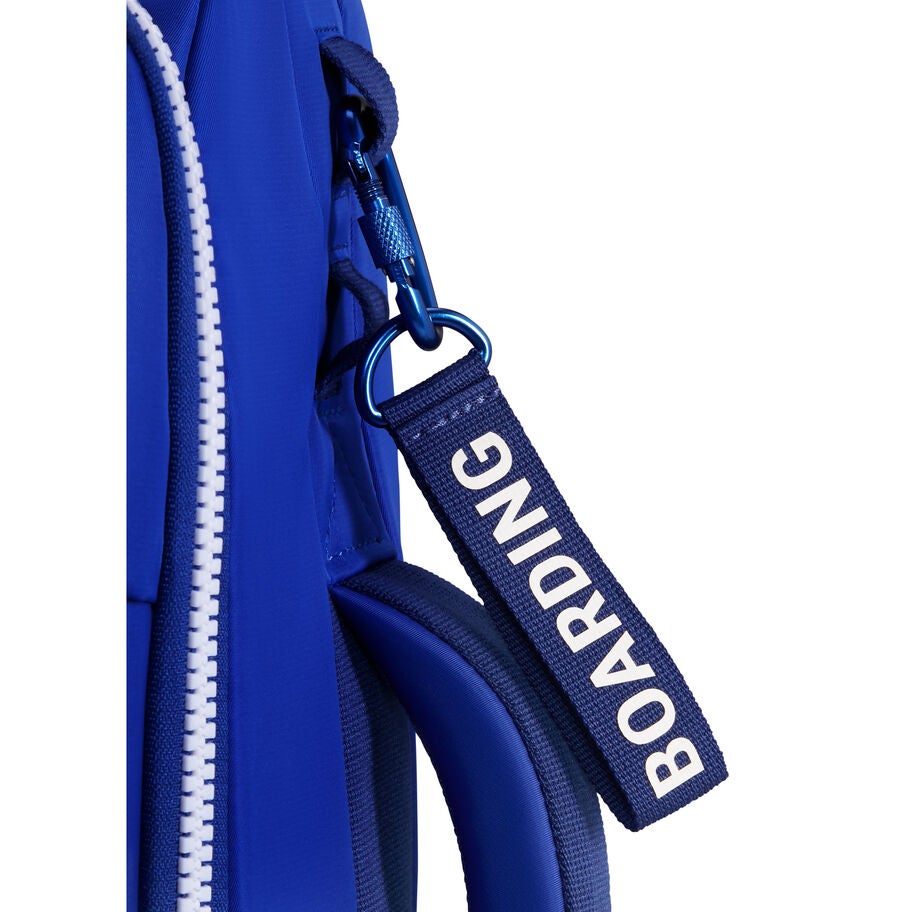 Lipault Plume Cabin Spinner - Layover in Mykonos in the color Magnetic Blue. image number 5