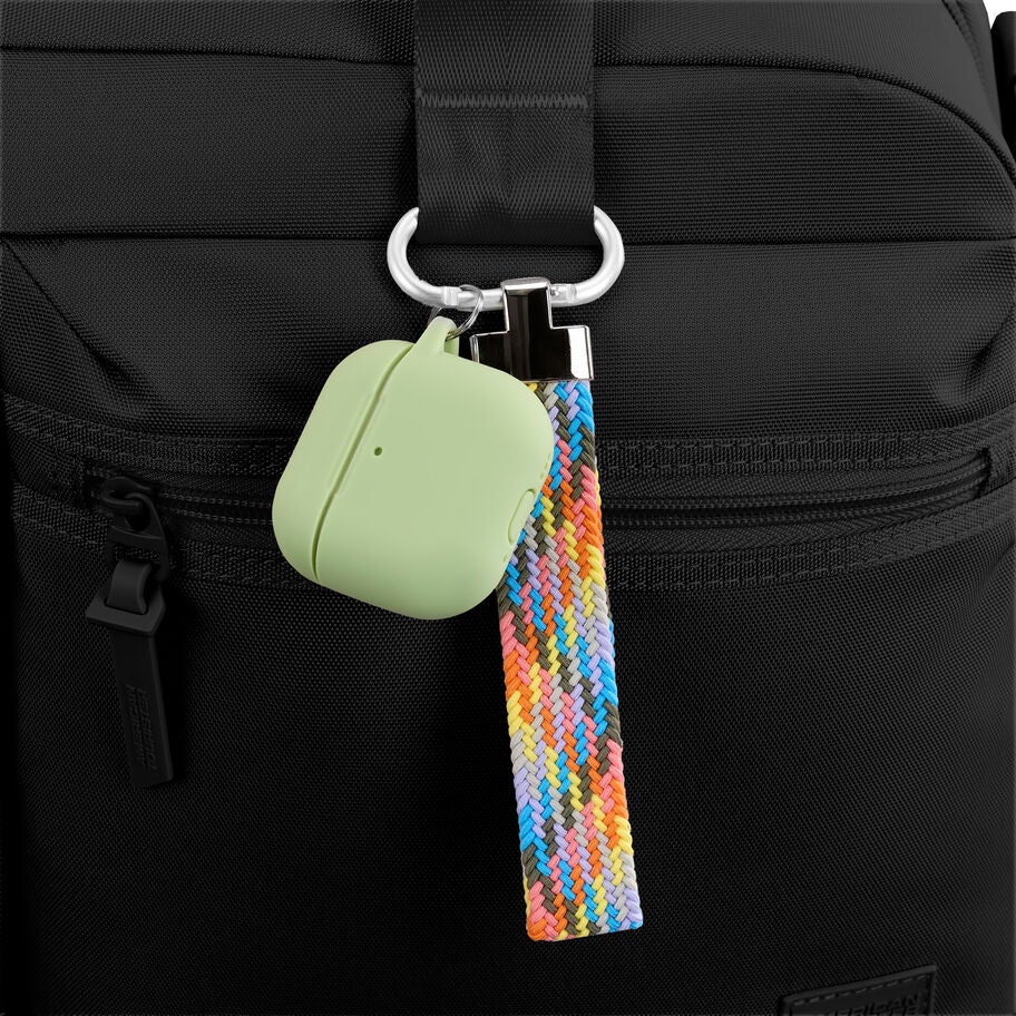American Tourister Stratum 3.0 Convertible Weekender in the color Black. image number 4