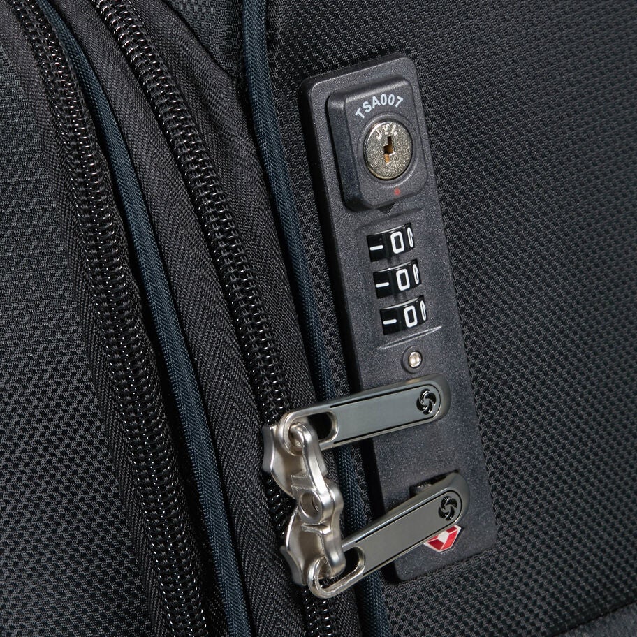 Samsonite D'Lite Spinner Carry-On&trade; in the color Midnight Blue. image number 9