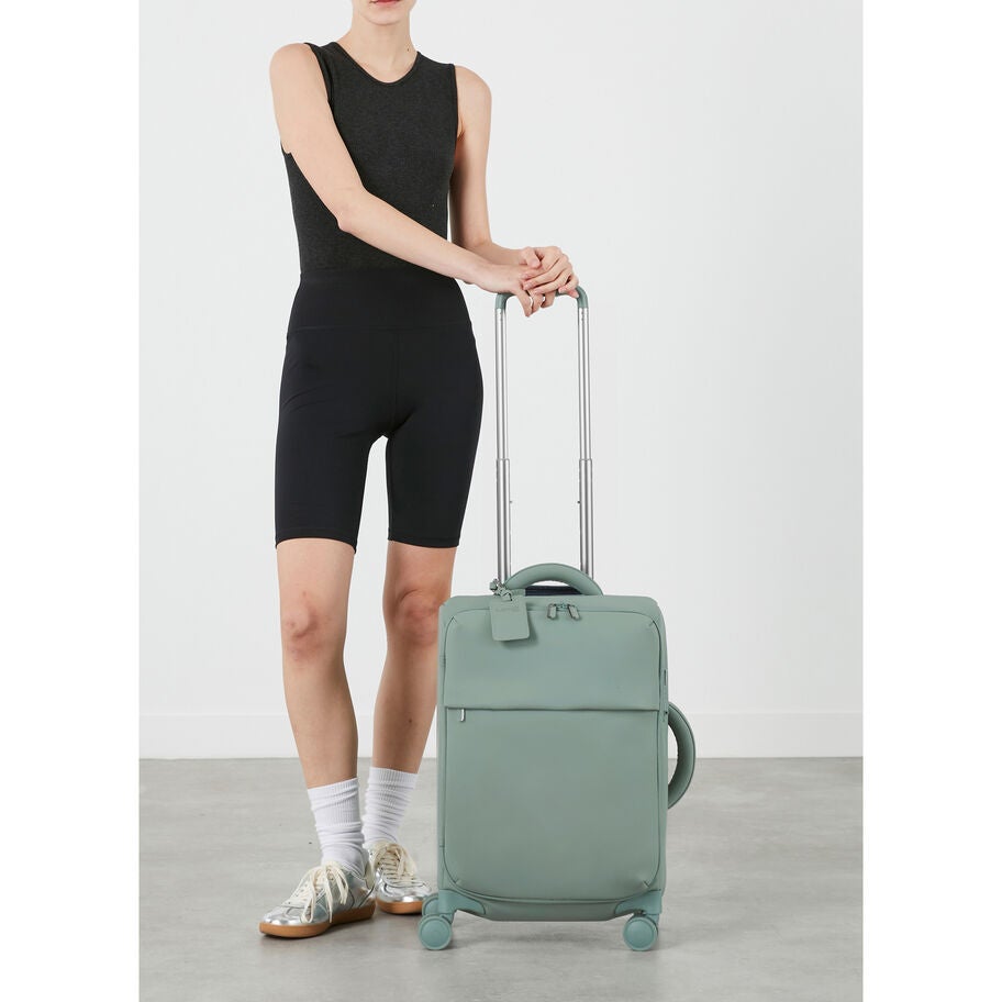 Lipault LOST IN BERLIN Valise Cabin 2.0 in the color Vert yoga. image number 1