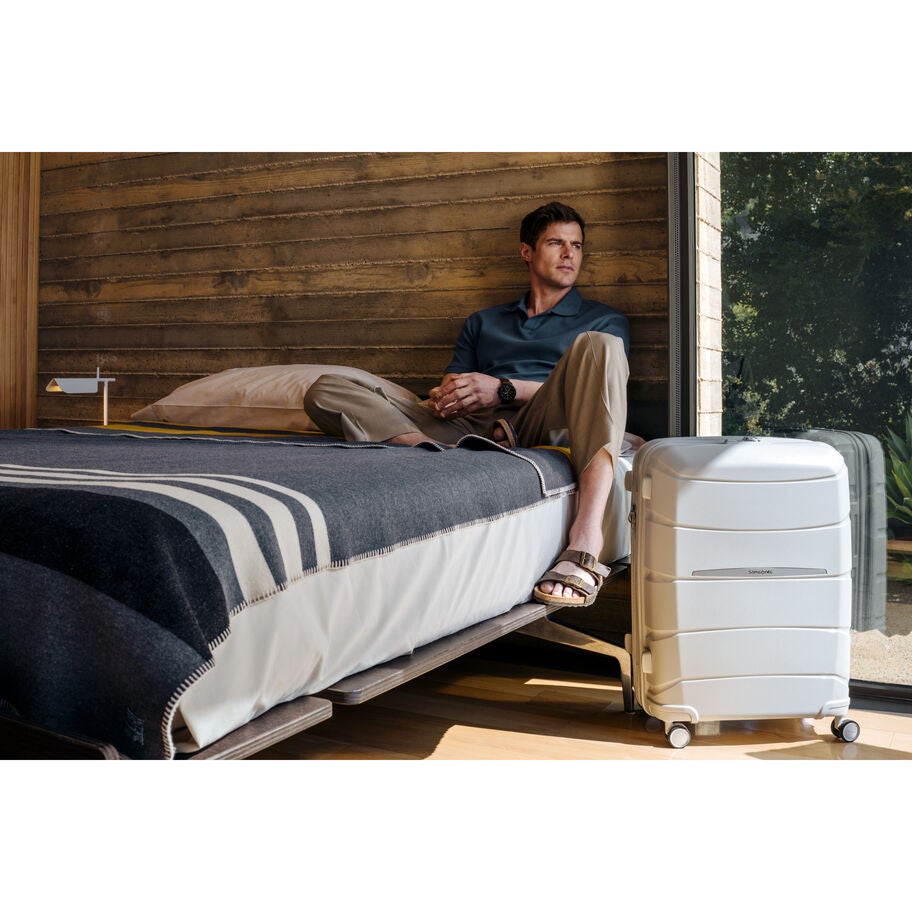 Samsonite valise moyen &agrave; roues in the color Gris Pierre. image number 7