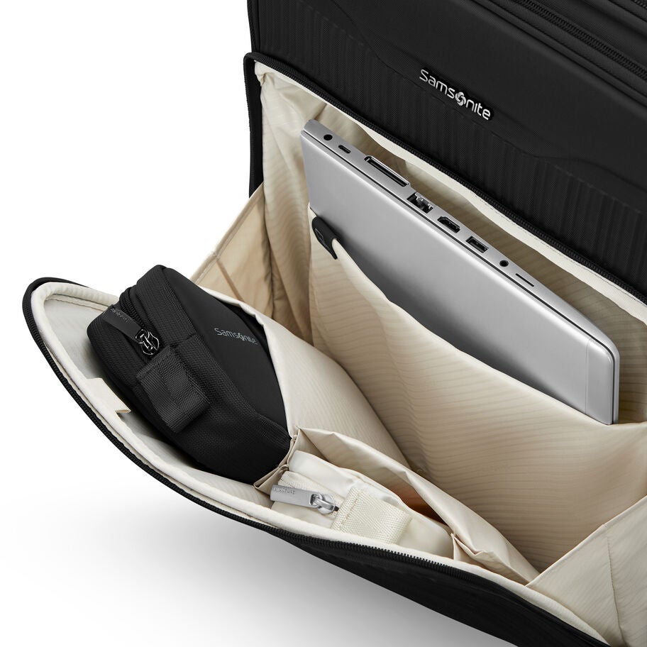 Samsonite Silhouette 18 Spinner Carry-On&trade; in the color Black. image number 6