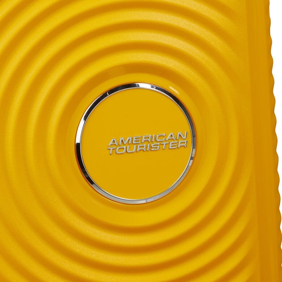 American Tourister Little Curio valise de cabine &agrave; roues pour enfants in the color Jaune Dor&eacute;. image number 6