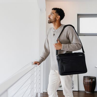 Samsonite Classic NXT Laptop Shuttle w/ RFID in the color .