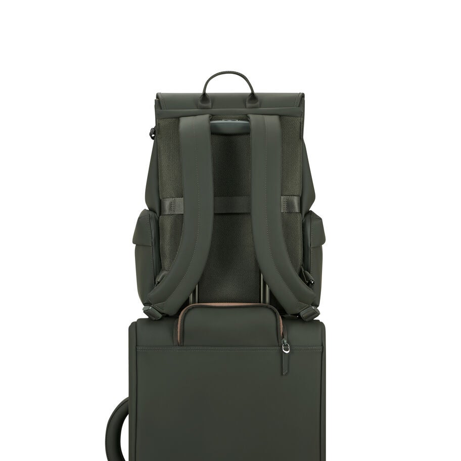 Lipault LOST IN BERLIN Cargo Backpack 2.0 in the color Dark Moss. image number 8