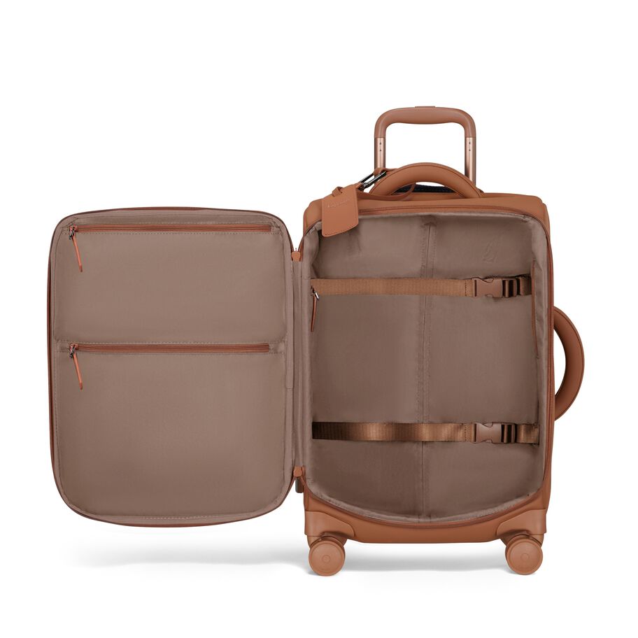 Lipault LOST IN BERLIN Valise Cabin 2.0 in the color Brun ch&acirc;taigne. image number 2
