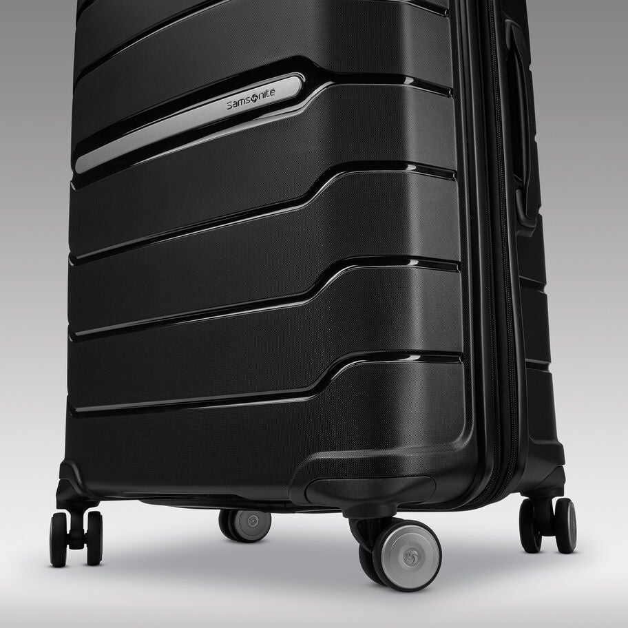 Samsonite Freeform&trade; Spinner Large in the color Black. image number 5