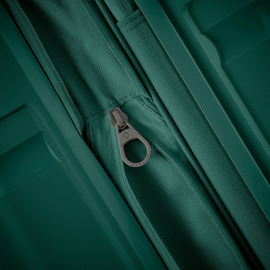Samsonite Outline Pro Spinner Large in the color Emerald Green. image number 4