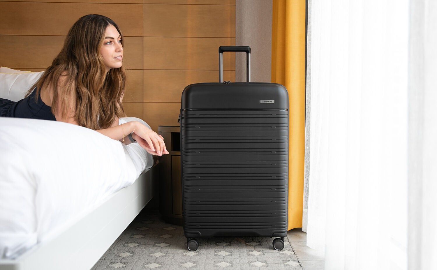 Medium size luggage samsonite discount