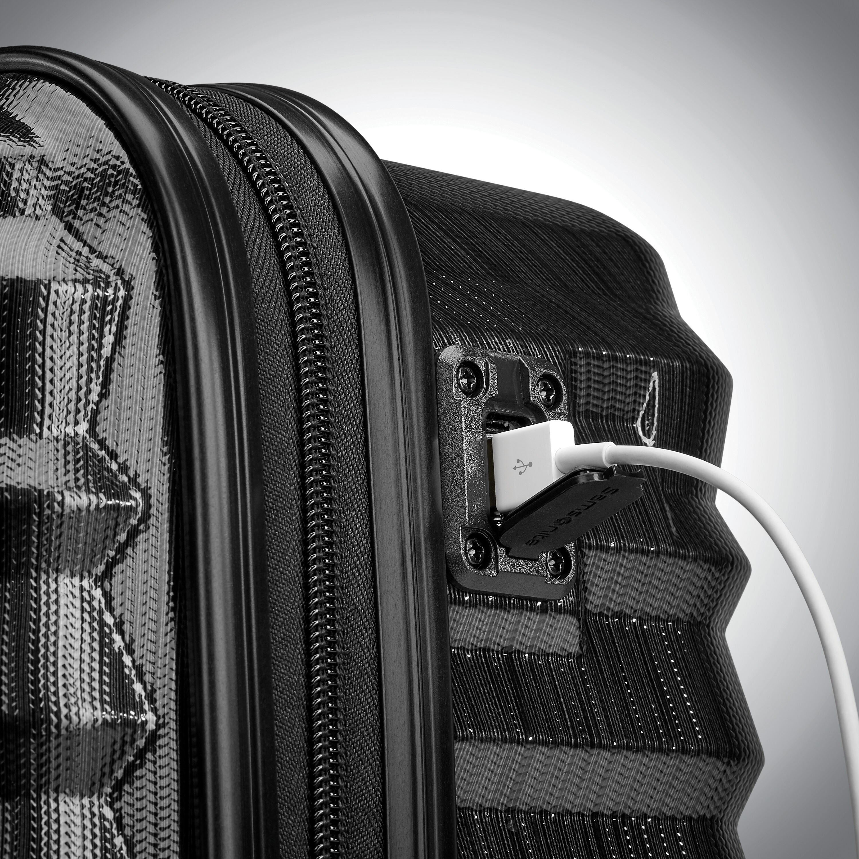 Samsonite luggage usb port 2025
