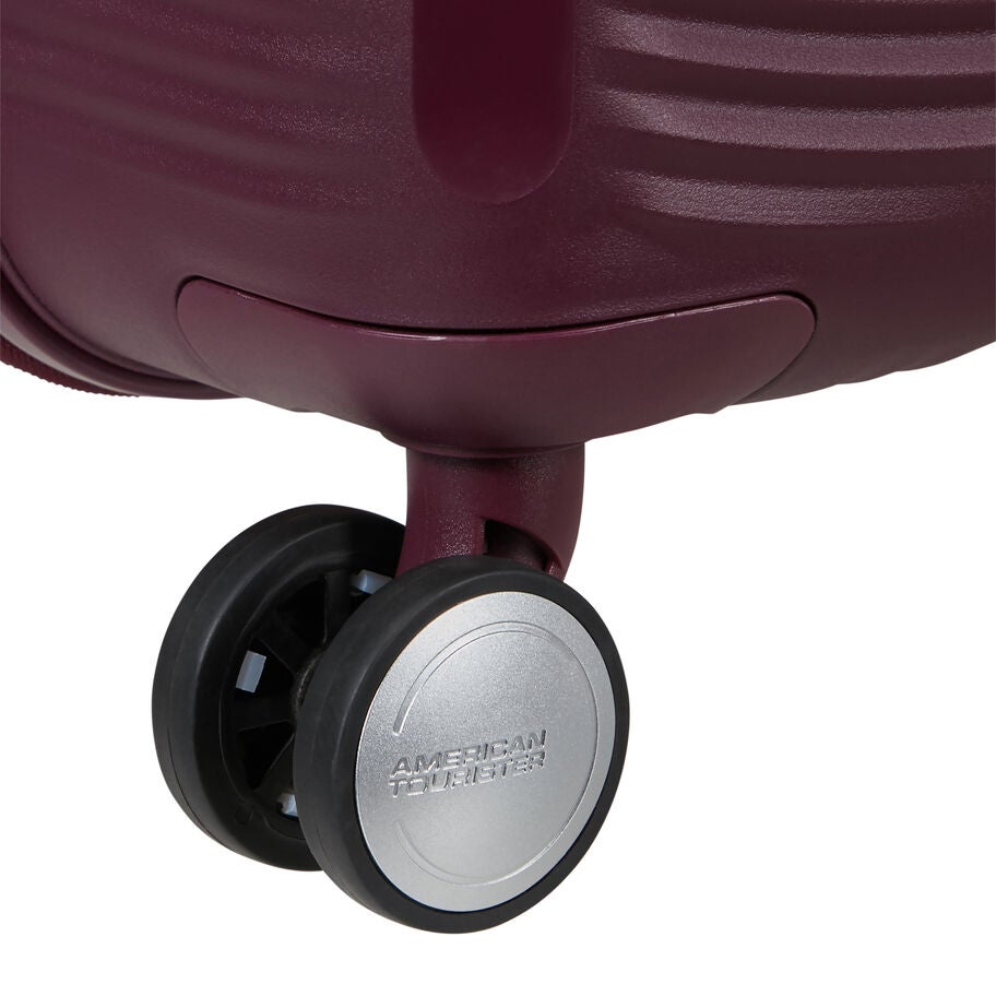 American Tourister Curio Ensemble de 3 Bagages in the color Cerise Sauvage. image number 9