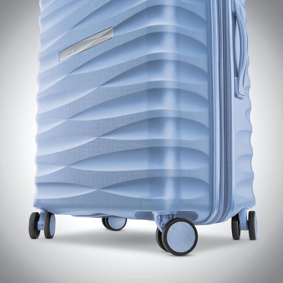 Samsonite Voltage DLX Spinner Carry-On&trade; in the color Blue. image number 9