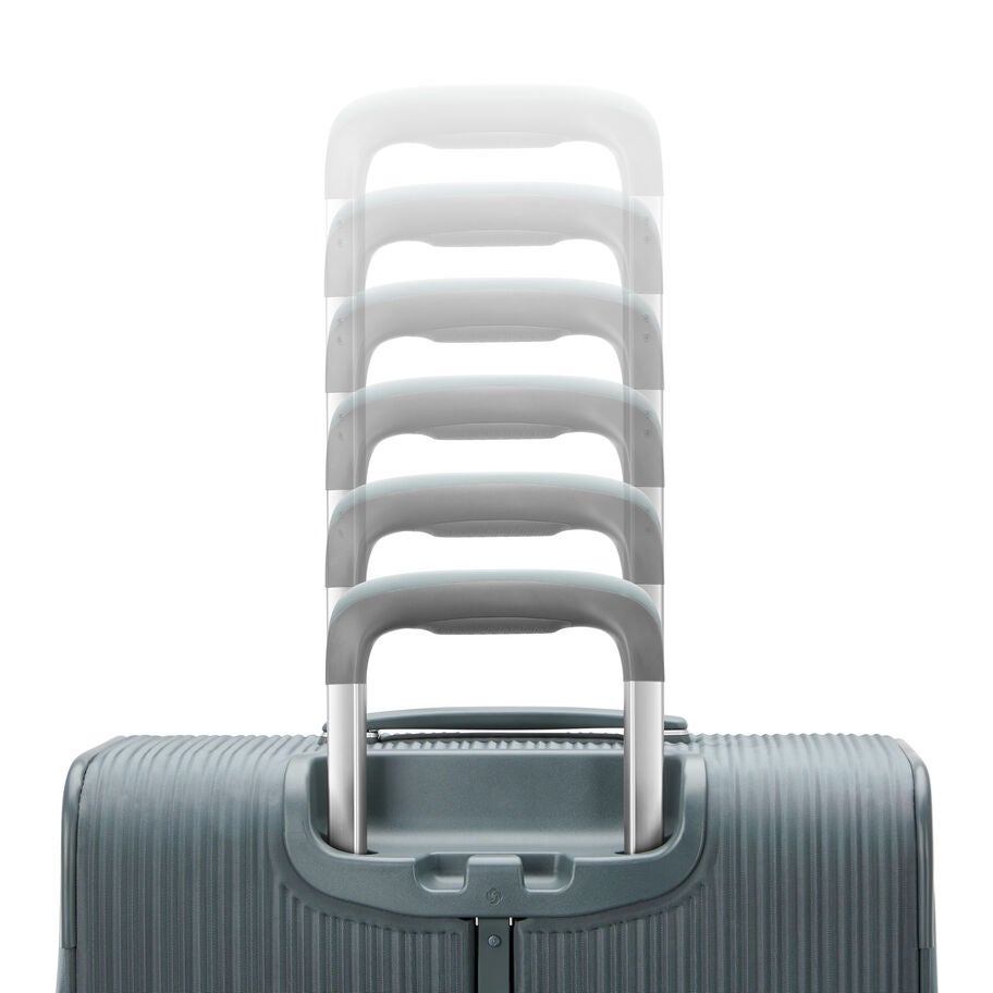 Samsonite Silhouette 18 Spinner Large in the color Black. image number 2