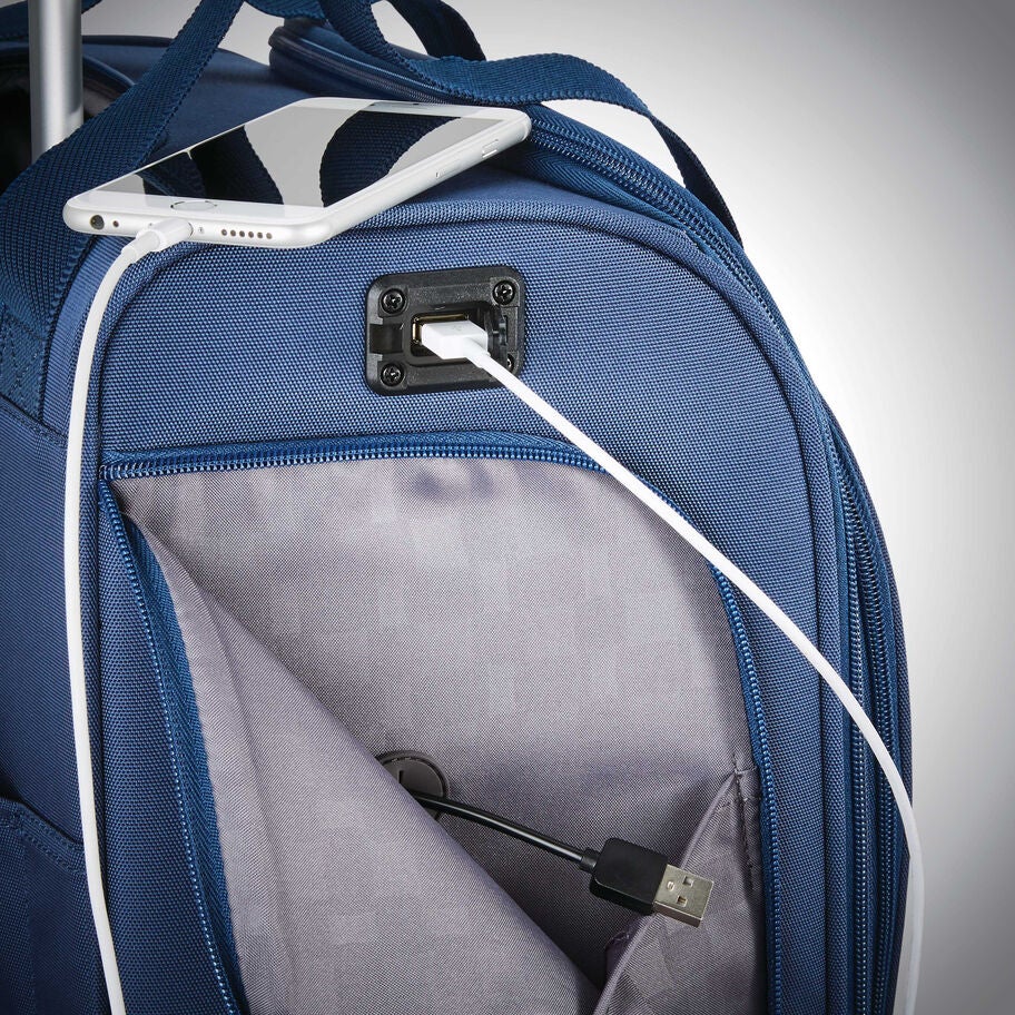 Samsonite Spinner Underseater w/ USB Port in the color Ocean. image number 5