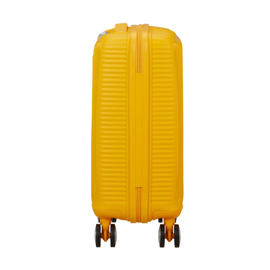American Tourister Little Curio valise de cabine &agrave; roues pour enfants in the color Jaune Dor&eacute;. image number 5