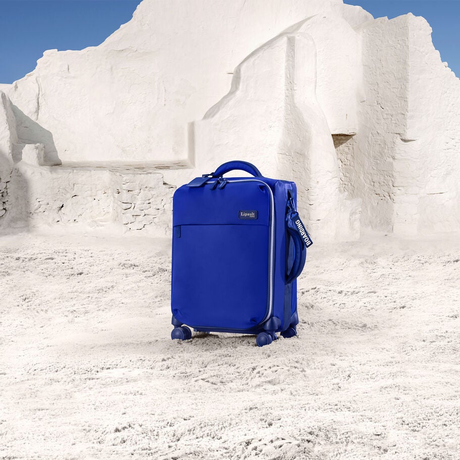 Lipault Plume Cabin Spinner - Layover in Mykonos in the color Magnetic Blue. image number 8