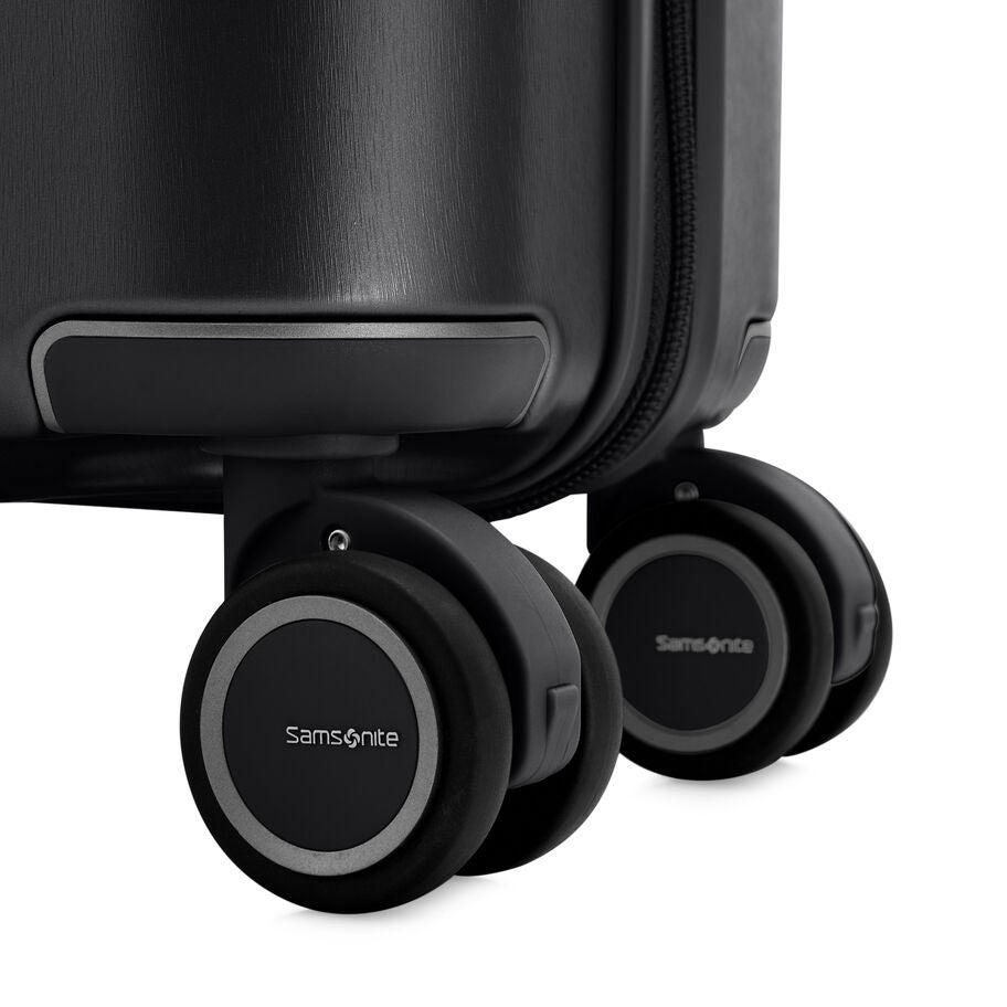 Samsonite Evoa Z Spinner Carry-On&trade; in the color Black. image number 10