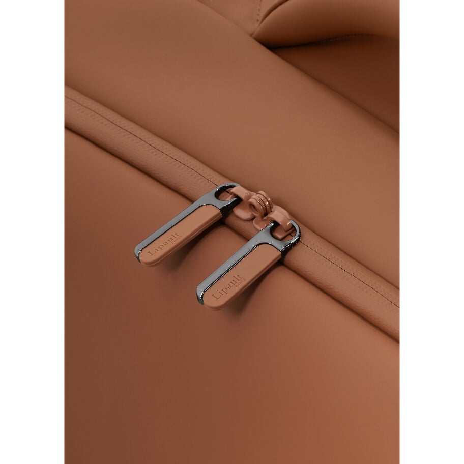 Lipault LOST IN BERLIN Valise Cabin 2.0 in the color Brun ch&acirc;taigne. image number 5