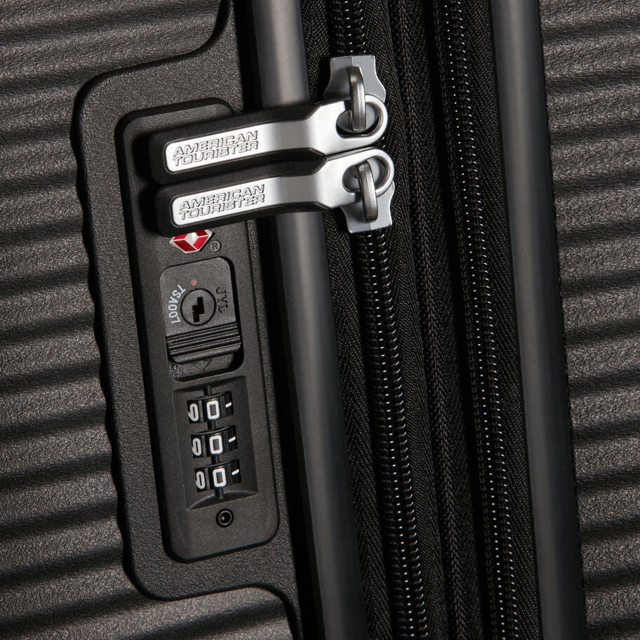 American Tourister Curio Valise de Cabine Spinner in the color Basse Noir. image number 2