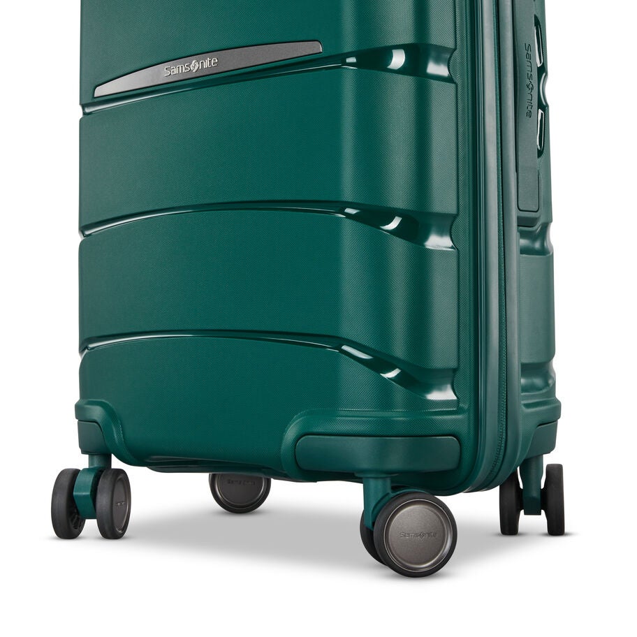 Samsonite Outline Pro Spinner Carry-On&trade; in the color Emerald Green. image number 5