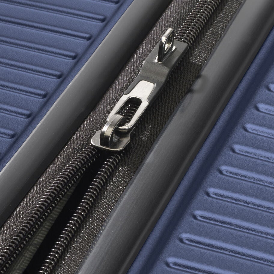 Samsonite ICON Spinner Carry-On&trade; in the color Navy. image number 4