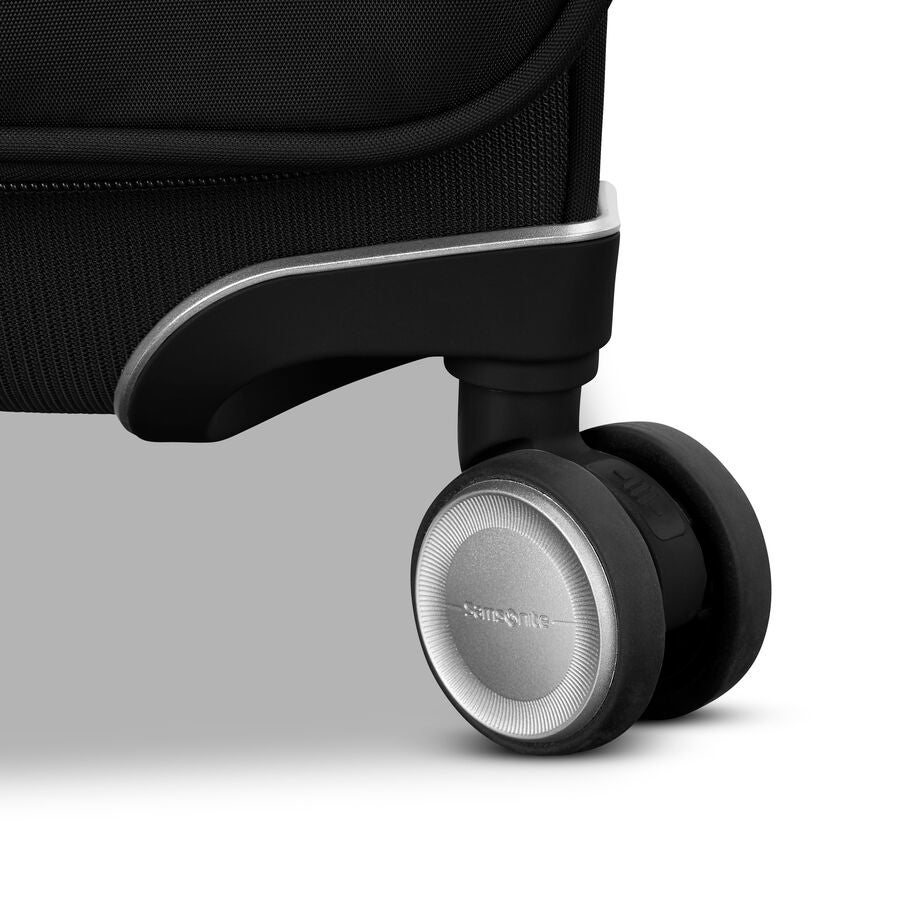 Samsonite Silhouette 18 Spinner Carry-On&trade; in the color Black. image number 9