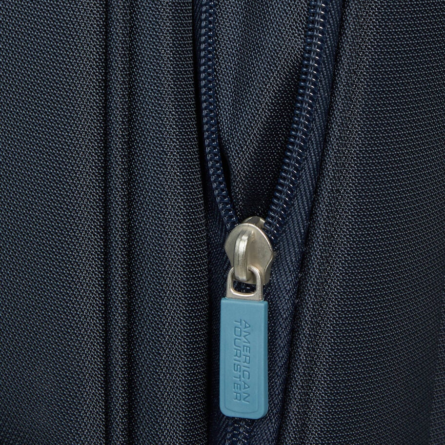 American Tourister SummerRide valise moyen &agrave; roues in the color Marine. image number 5