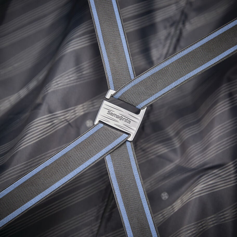 Samsonite Voltage DLX Spinner Large in the color Blue. image number 3