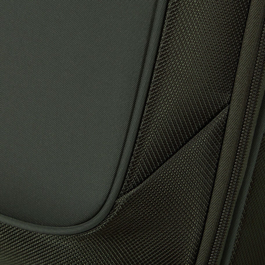 Samsonite Re-Lite Spinner Medium in the color Climbing Ivy. image number 12