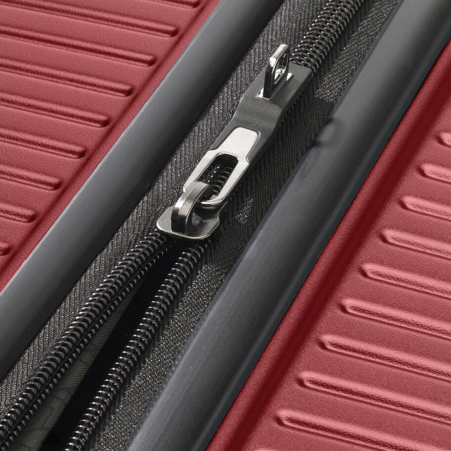 Samsonite ICON Spinner Carry-On&trade; in the color Red. image number 4