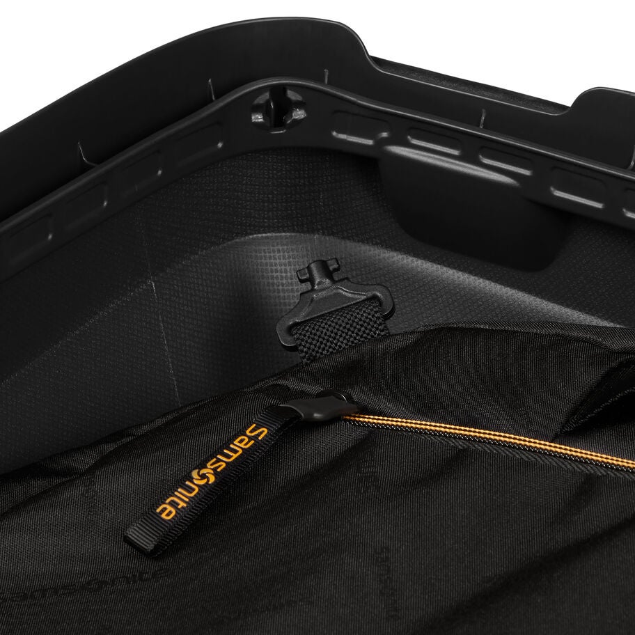 Samsonite Essens Spinner Carry-On&trade; in the color Graphite. image number 5