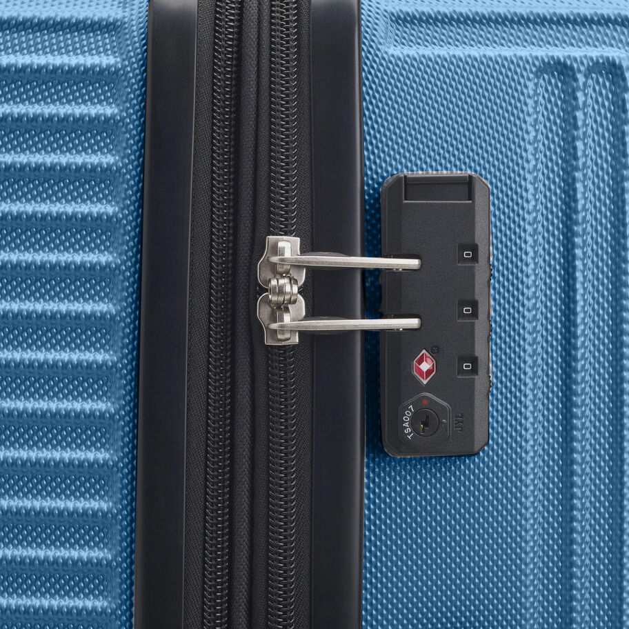 Samsonite Trek Spinner Medium in the color Blue Dream. image number 5