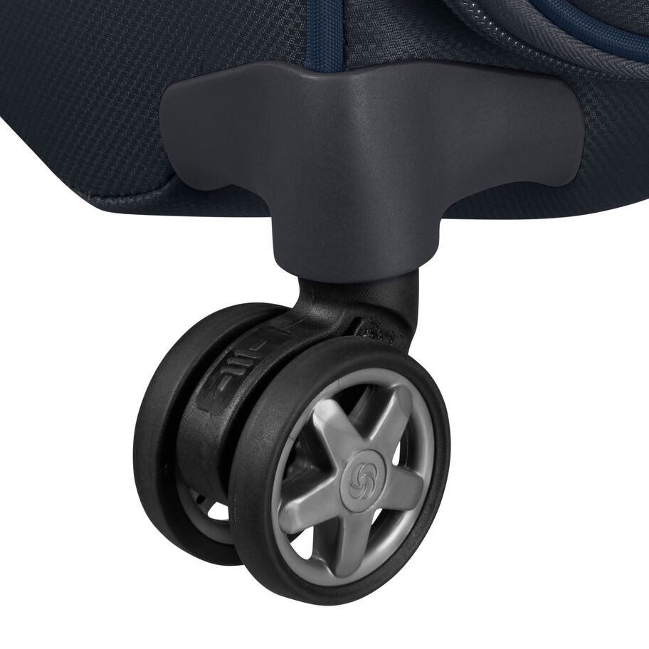 Samsonite D'Lite Spinner Carry-On&trade; in the color Midnight Blue. image number 14