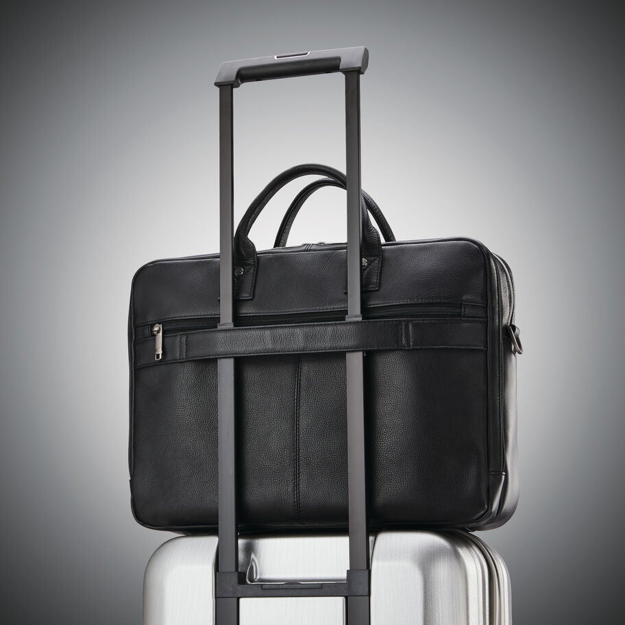 Samsonite Classic Cuir Ouverture par le haut in the color NOIR. image number 6