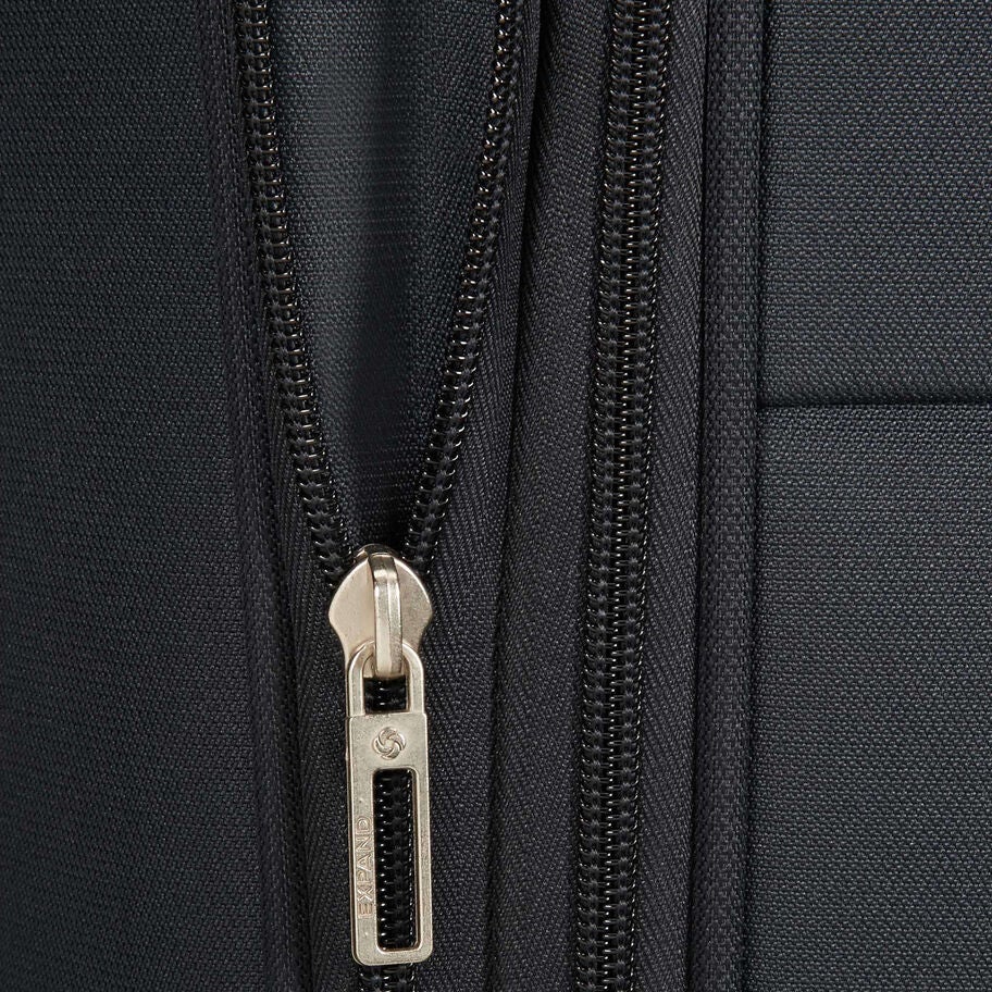 Samsonite Base Boost Spinner Medium in the color Black. image number 8