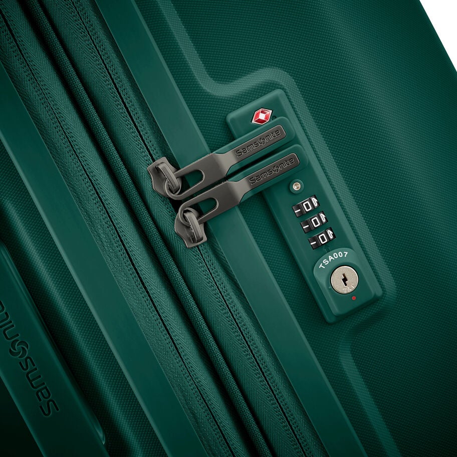 Samsonite Outline Pro Spinner Large in the color Emerald Green. image number 3