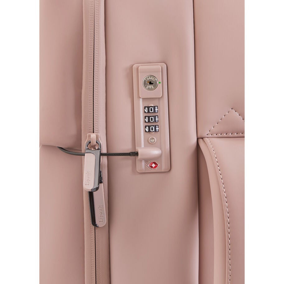 Lipault LOST IN BERLIN Valise Cabin 2.0 in the color Quartz rose. image number 4