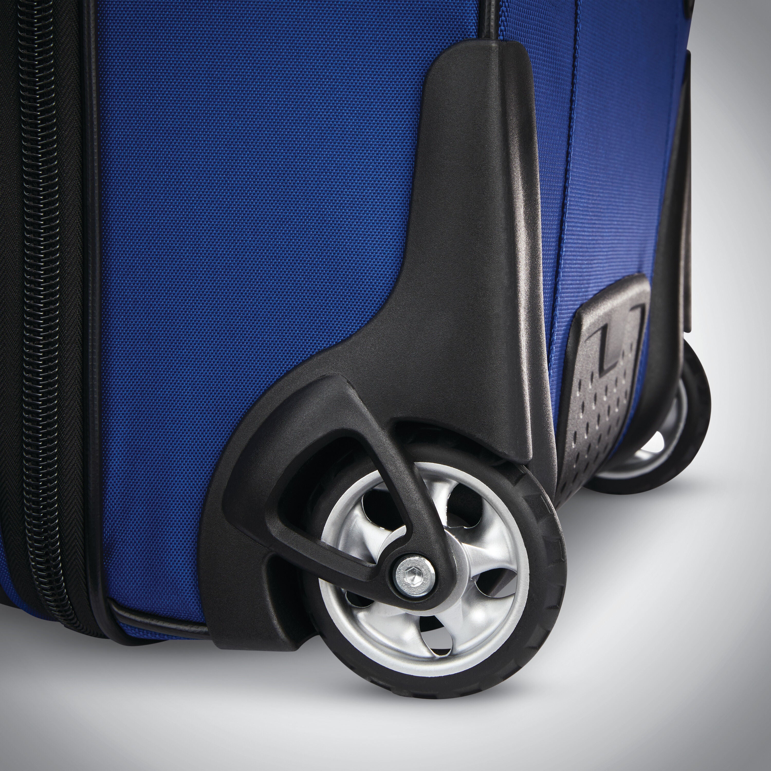 Samsonite detour 34 wheeled duffel deals