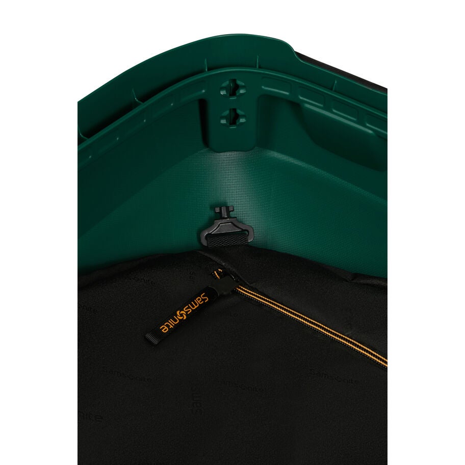 Samsonite Essens Spinner Large in the color Alpine Green. image number 5