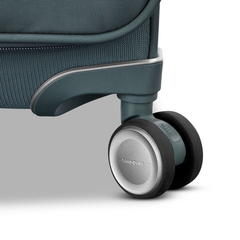 Samsonite Silhouette 18 Spinner Large in the color Black. image number 9