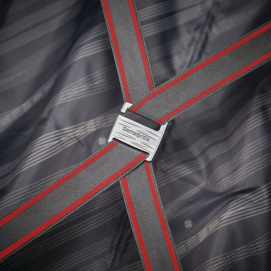 Samsonite Voltage DLX Spinner Carry-On&trade; in the color Chili Red. image number 3