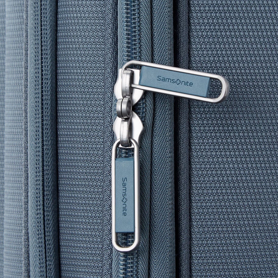 Samsonite UpLIFT Softside Spinner Large in the color Elemental Blue. image number 5