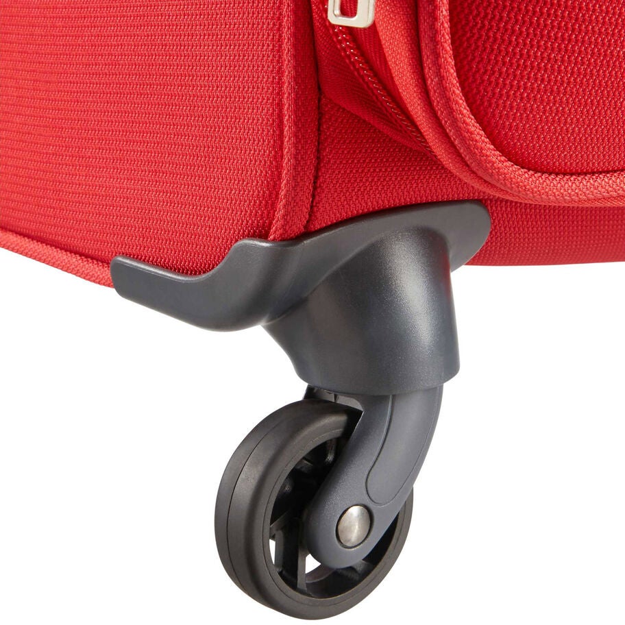 Samsonite Base Boost Spinner Medium in the color Red. image number 7