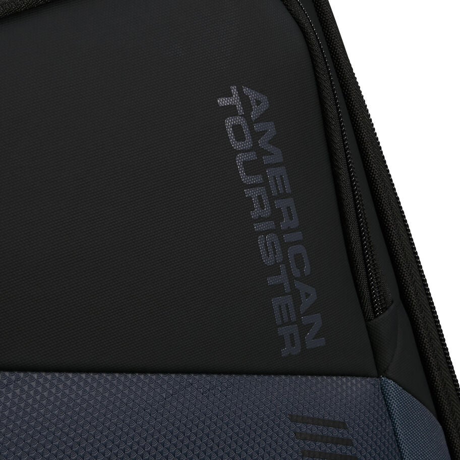 American Tourister Daring Dash Spinner Medium in the color Black/Grey. image number 7