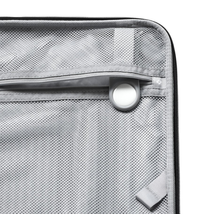 Samsonite Paralux Hardside Spinner Medium in the color Black. image number 4