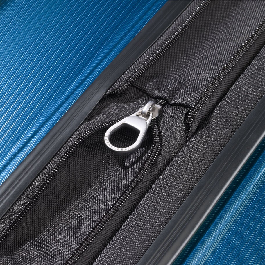 Samsonite Winfield NXT Spinner Medium in the color . image number 20