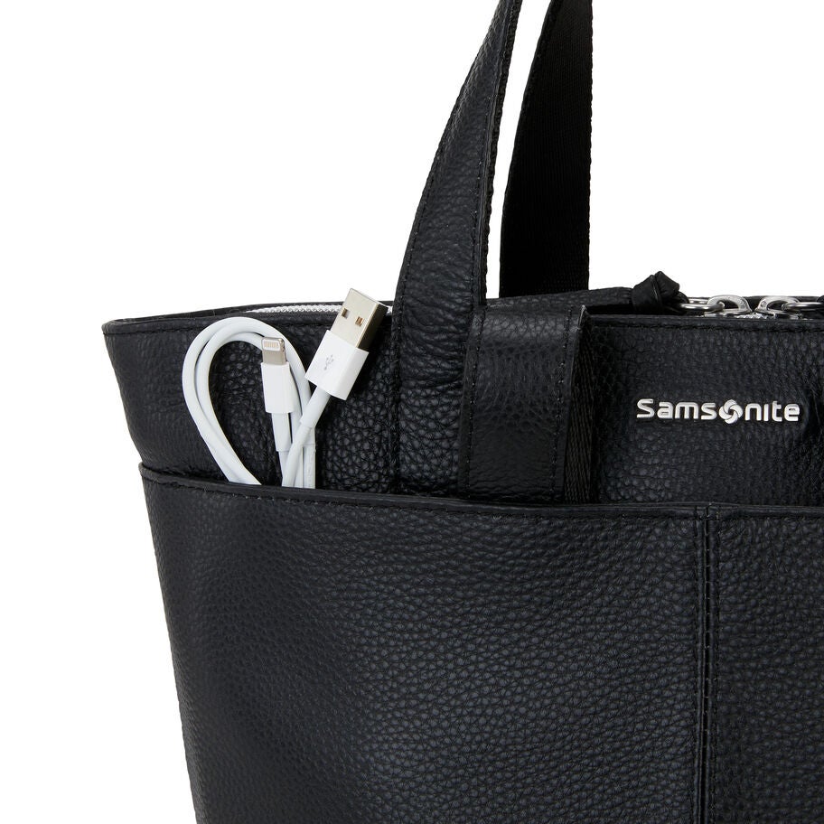 Samsonite Sac &agrave; dos en cuir convertible pour femme in the color Noir. image number 5