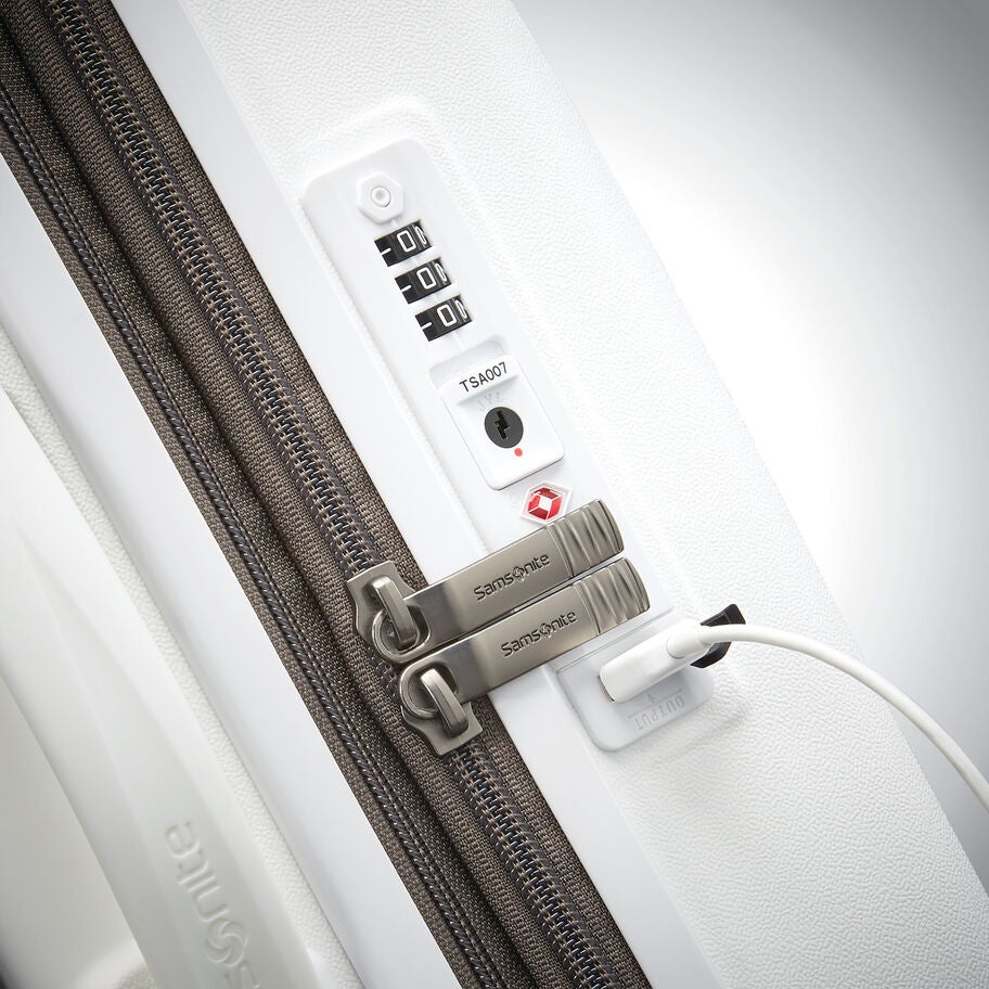 Samsonite Voltage DLX Spinner Carry-On&trade; in the color White. image number 4