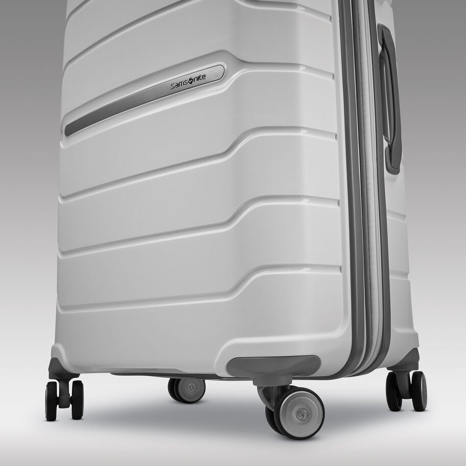 Samsonite Freeform&trade; Spinner Large in the color White. image number 5